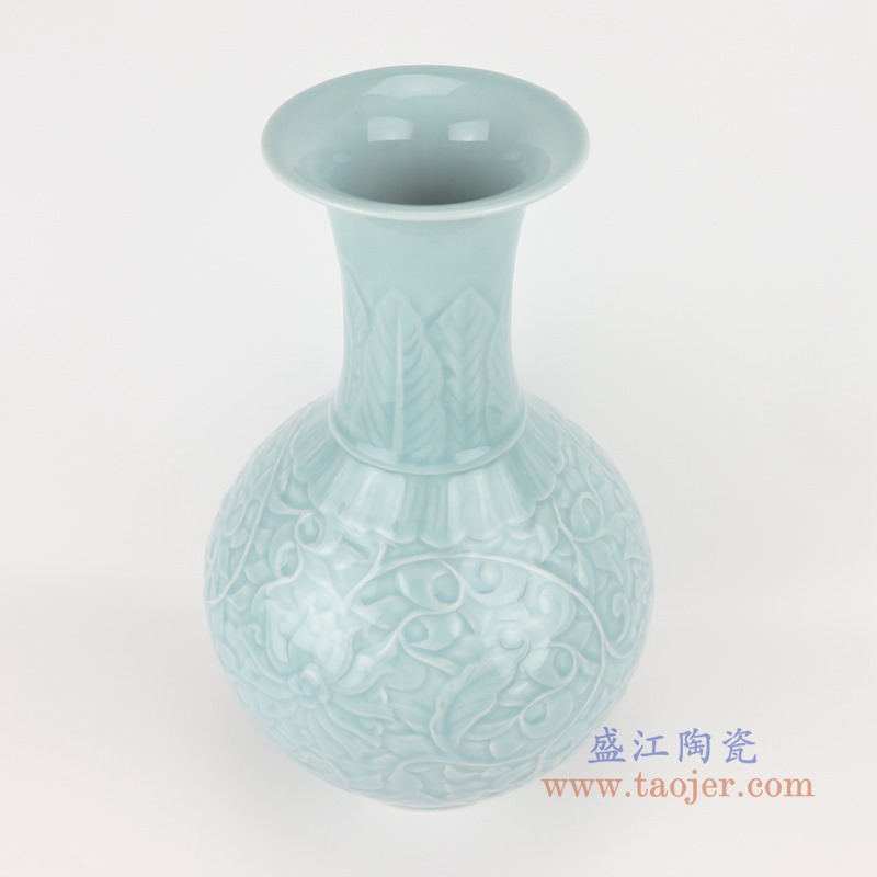 颜色釉影青雕刻缠枝莲赏瓶;产品编号：RZTM08       产品尺寸(单位cm):  高：36.2直径：22口径：底径：12重量：3.5KG