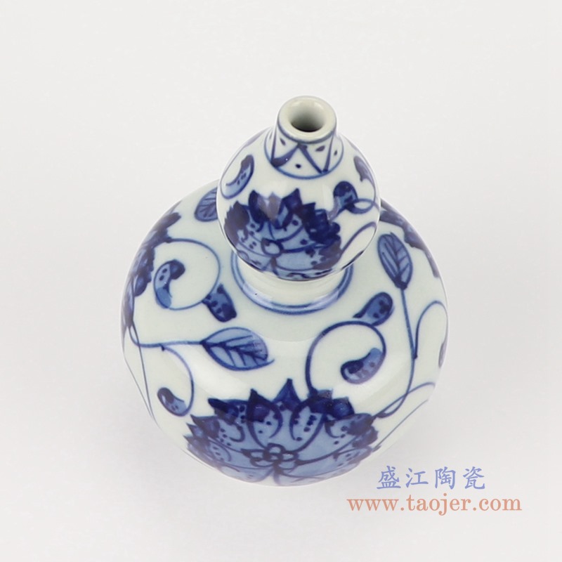 青花手绘缠枝莲葫芦小花瓶;产品编号：RZTP03       产品尺寸(单位cm):  高：9.2直径：6口径：底径：2.8重量：0.1KG