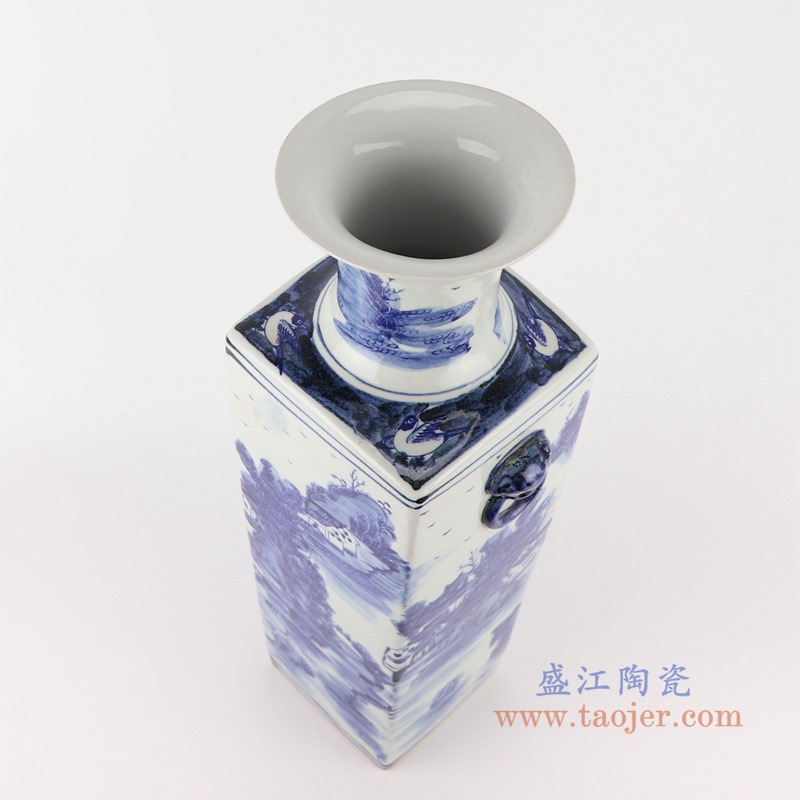 青花瓷（blue and white porcelain），又称白地青花瓷，常简称青花，是中国瓷器的主流品种之一，属釉下彩瓷。青花瓷是用含氧化钴的钴矿为原料，在陶瓷坯体上描绘纹饰，再罩上一层透明釉，经1300℃左右高温还原焰烧制而成。钴料烧成后呈蓝色，具有着色力强、发色鲜艳、烧成率高、呈色稳定的特点。汉族劳动人民制作瓷器的历史悠久，品种繁多。原始青花瓷于唐宋已见端倪，成熟的青花瓷则出现在元代景德镇的湖田窑。明代青花成为瓷器的主流。清康熙时发展到了顶峰。景德镇青花瓷以其烧造精致而独占熬头，造型优美，色彩绚丽，装饰精美，是景德镇四大传统名瓷之一，它无铅无毒，耐酸耐磨，面色经久不退，素有“永不凋谢的青花”之称。        本品坯胎全手工拉坯制作，釉面和青花料采用高档仿清颜料。瓶身山水风景图团花簇拥，构图优美，瓶颈花卉、圈足纹图和瓶身山水风景图交相辉映，相得益彰，层次清晰，瓷质温和细腻，釉色古朴清丽，晶莹丰润，清新养目，极具古意，具有较高的艺术欣赏和实用价值。