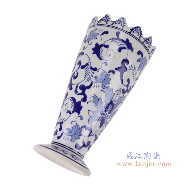 青花缠枝莲齿口直筒花瓶，产品编号：RXAE-FL15-254       产品尺寸(单位cm):  高24.8直径12.7口径底径9.9重量0.4KG